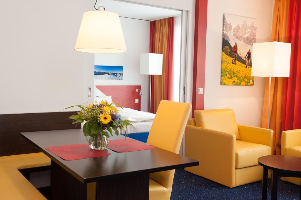 Stay2Munich Hotel & Serviced Apartments Brunnthal Extérieur photo